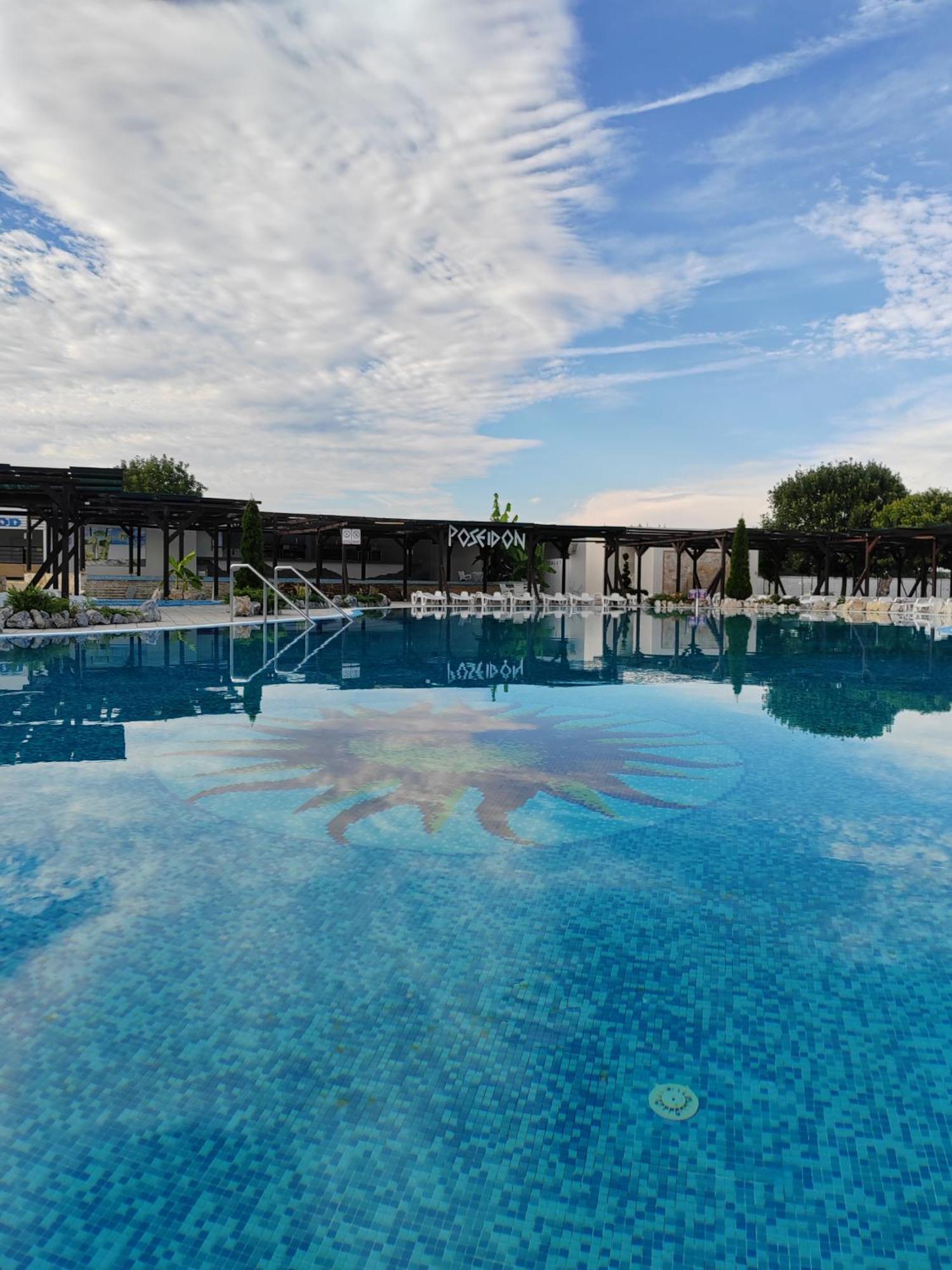 "Poseidon" Centar Aparthotel Stari Banovci Exterior photo