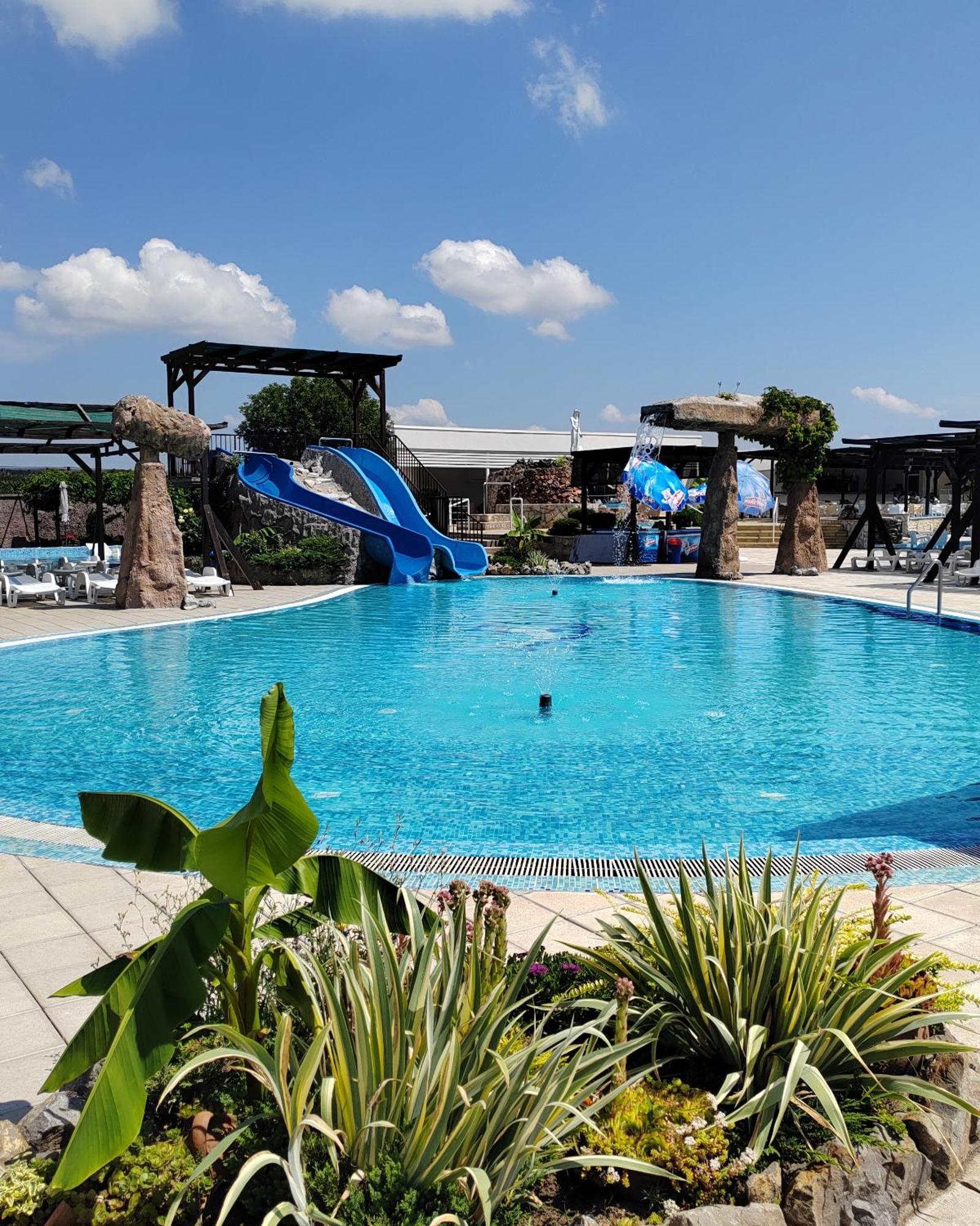 "Poseidon" Centar Aparthotel Stari Banovci Exterior photo