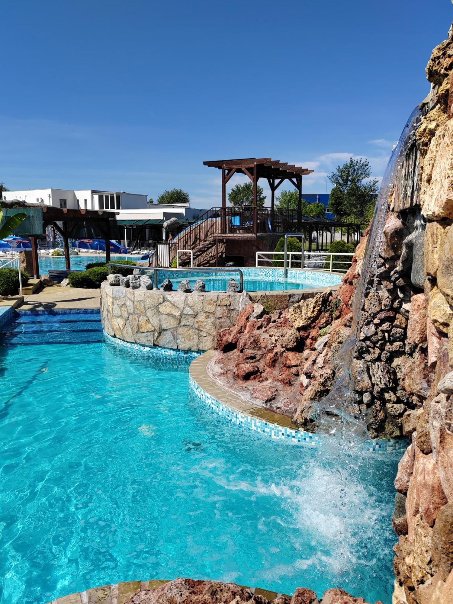 "Poseidon" Centar Aparthotel Stari Banovci Exterior photo