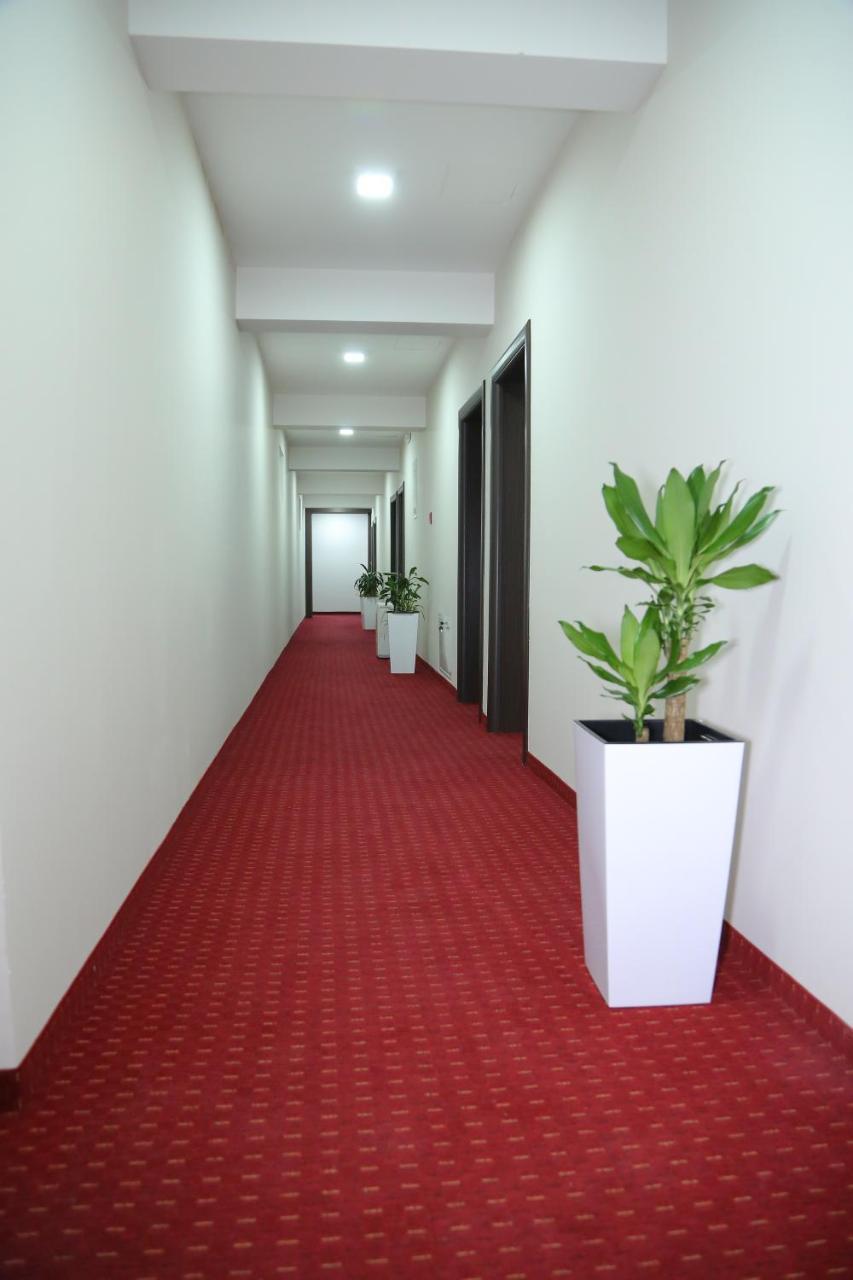 "Poseidon" Centar Aparthotel Stari Banovci Exterior photo