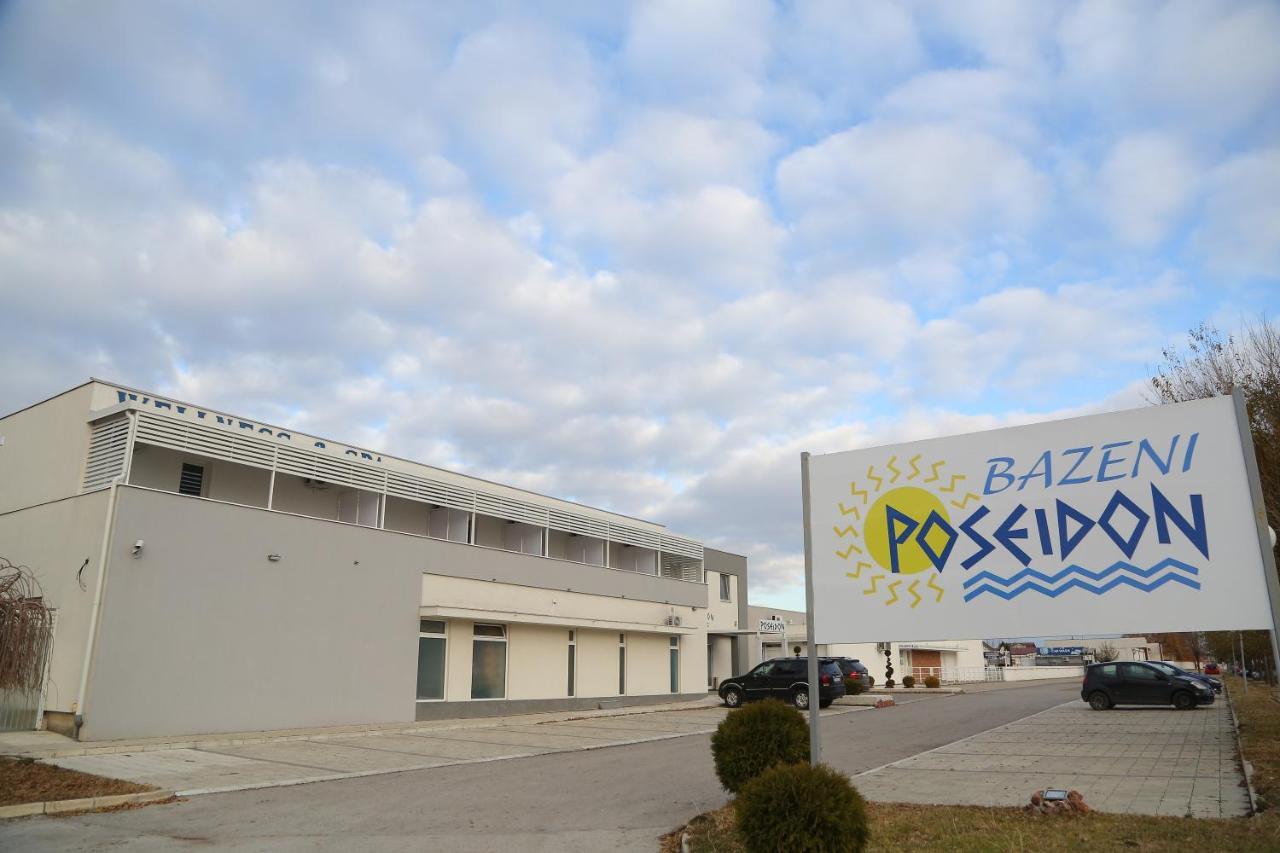"Poseidon" Centar Aparthotel Stari Banovci Exterior photo